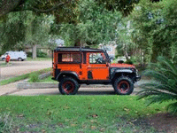 Image 6 of 11 of a 1991 LAND ROVER DEFENDER