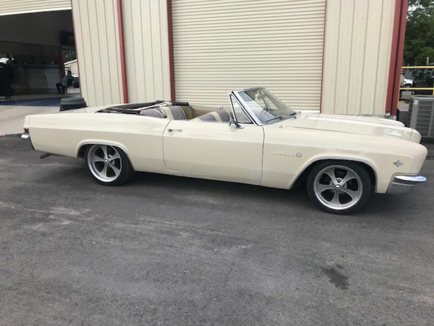 2nd Image of a 1966 CHEVROLET IMPALA