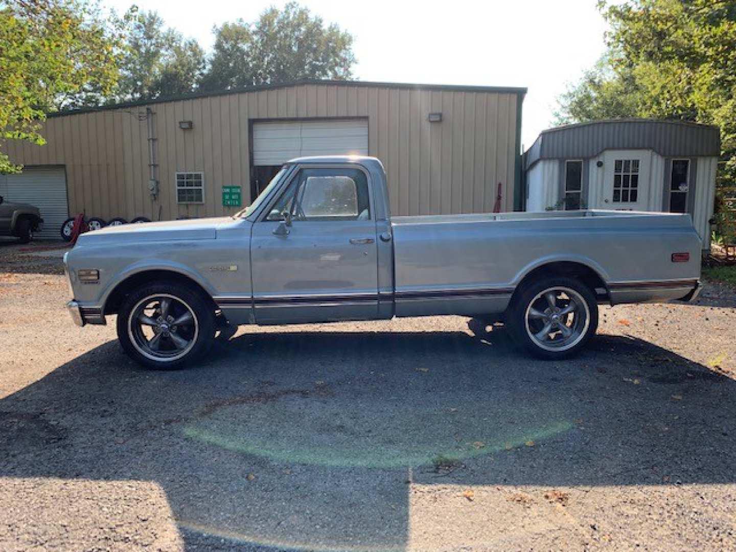 2nd Image of a 1972 CHEVROLET C10 CHEYENNE