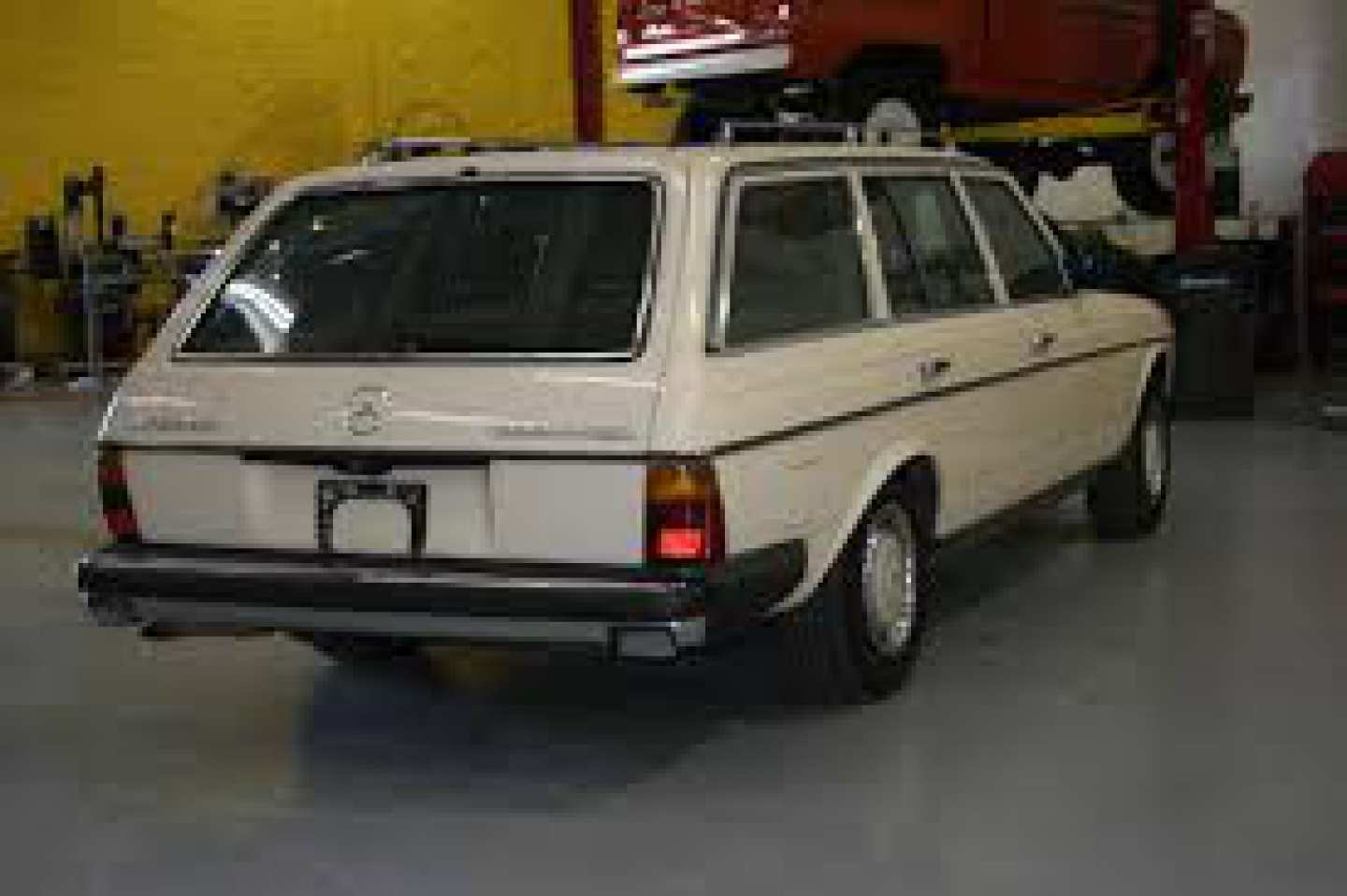 4th Image of a 1985 MERCEDES-BENZ 300TD