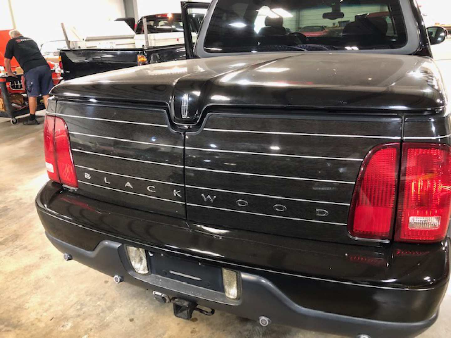 3rd Image of a 2002 LINCOLN BLACKWOOD