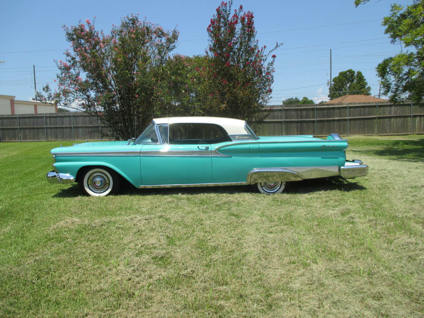 2nd Image of a 1959 FORD SKYLINER