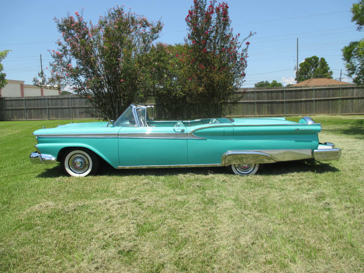 3rd Image of a 1959 FORD SKYLINER