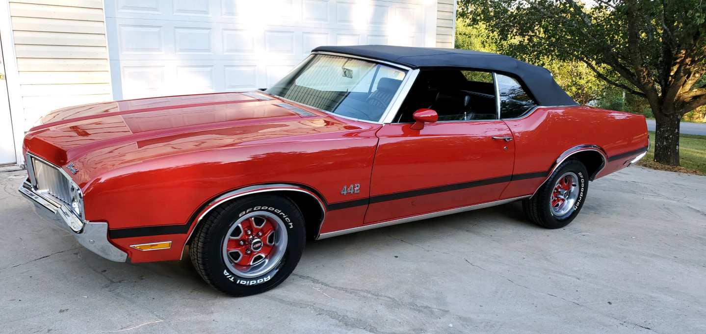 2nd Image of a 1970 OLDSMOBILE CUTLASS