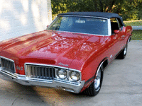 Image 2 of 18 of a 1970 OLDSMOBILE CUTLASS
