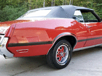 Image 4 of 18 of a 1970 OLDSMOBILE CUTLASS