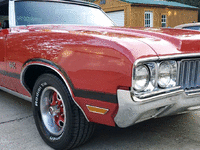 Image 8 of 18 of a 1970 OLDSMOBILE CUTLASS