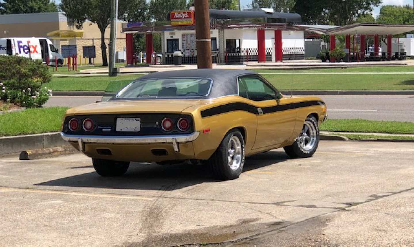 2nd Image of a 1972 PLYMOUTH BARRACUDA