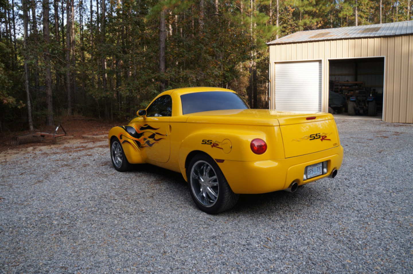 3rd Image of a 2005 CHEVROLET SSR