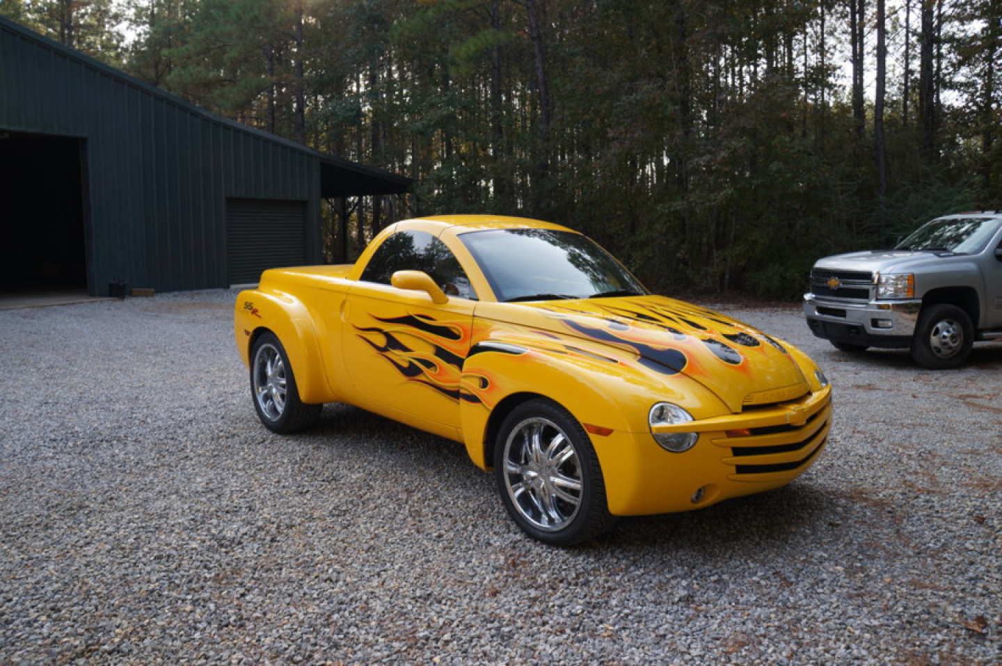 4th Image of a 2005 CHEVROLET SSR