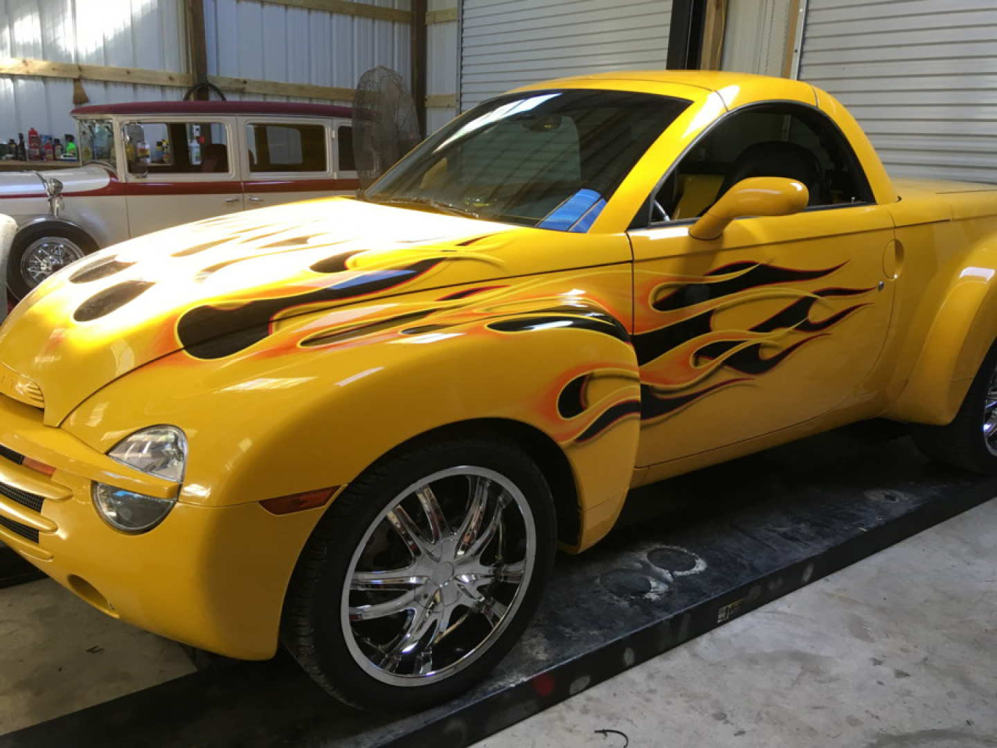 5th Image of a 2005 CHEVROLET SSR