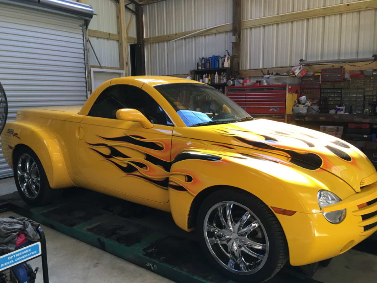 6th Image of a 2005 CHEVROLET SSR