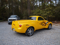 Image 8 of 15 of a 2005 CHEVROLET SSR