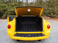 Image 10 of 15 of a 2005 CHEVROLET SSR