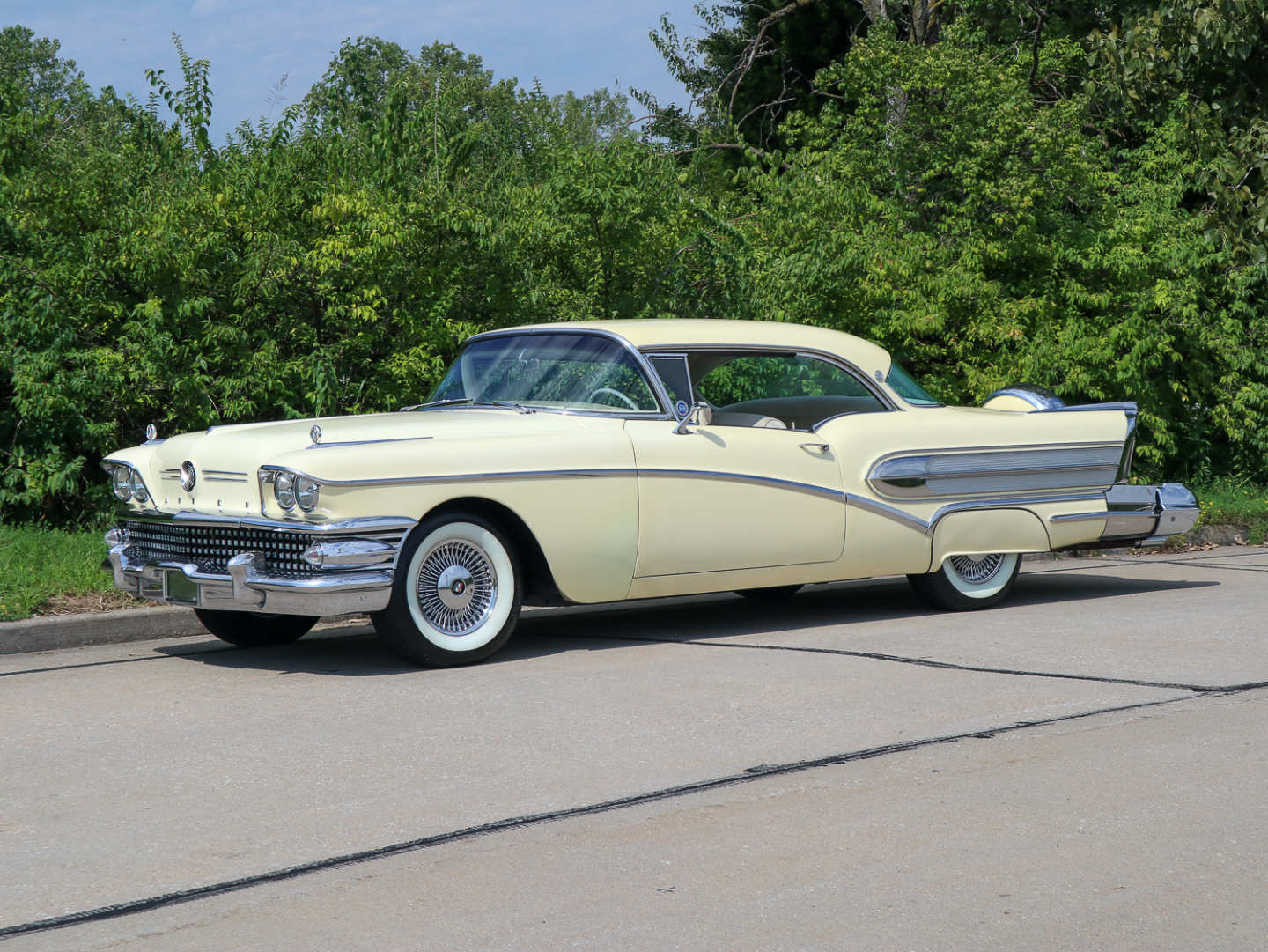 2nd Image of a 1958 BUICK RIVIERA