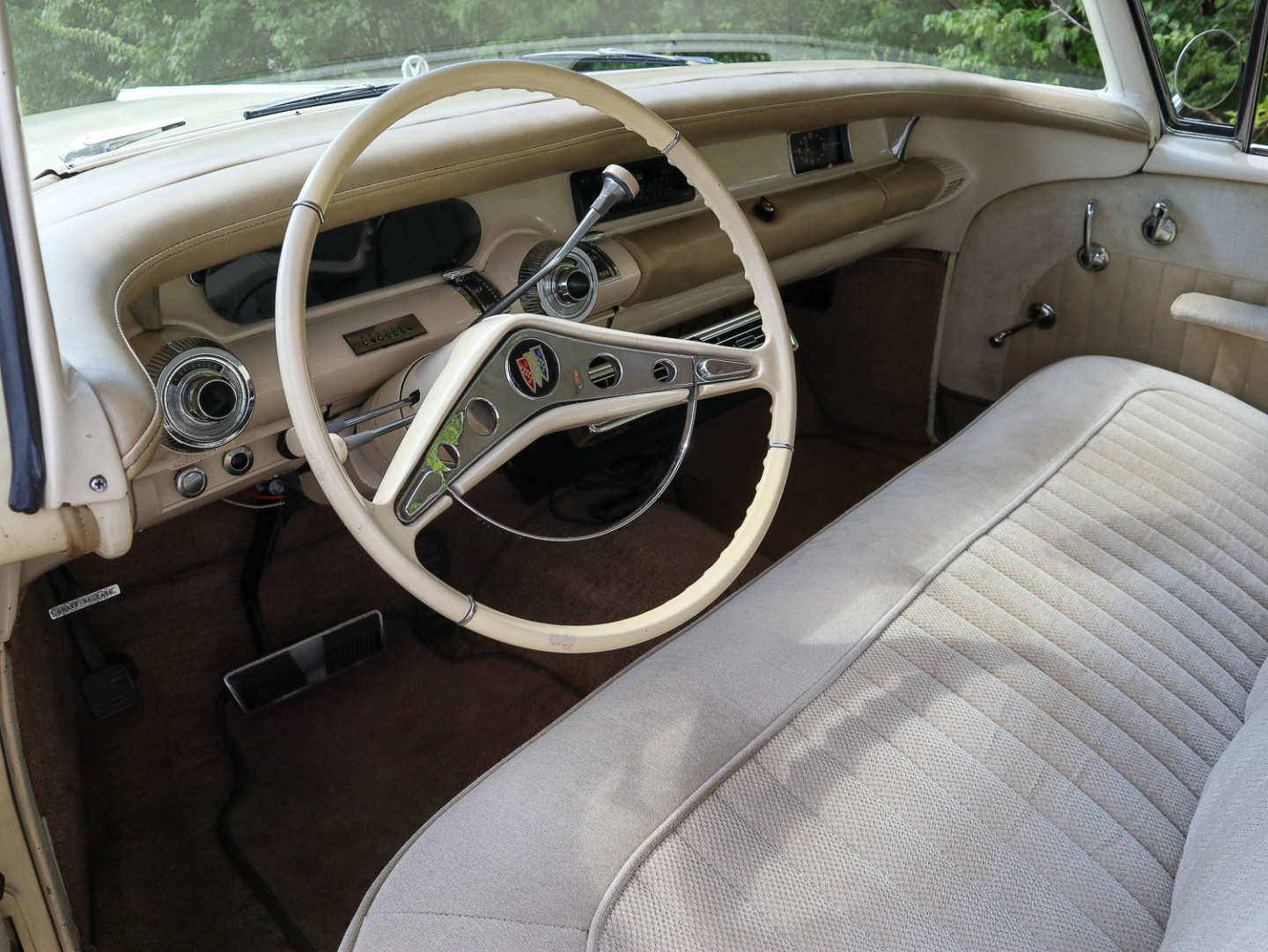 3rd Image of a 1958 BUICK RIVIERA