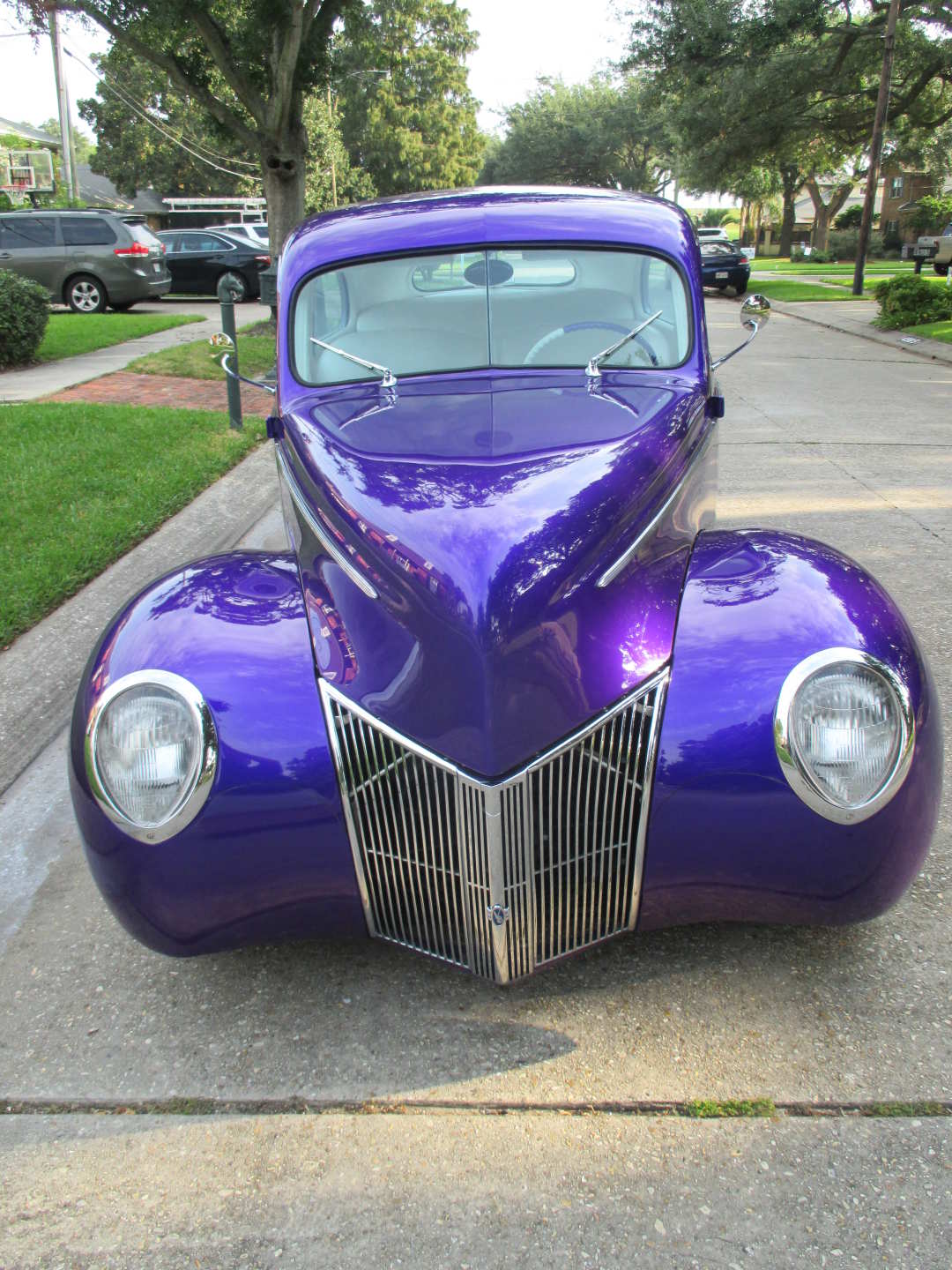 2nd Image of a 1940 FORD DELUXE