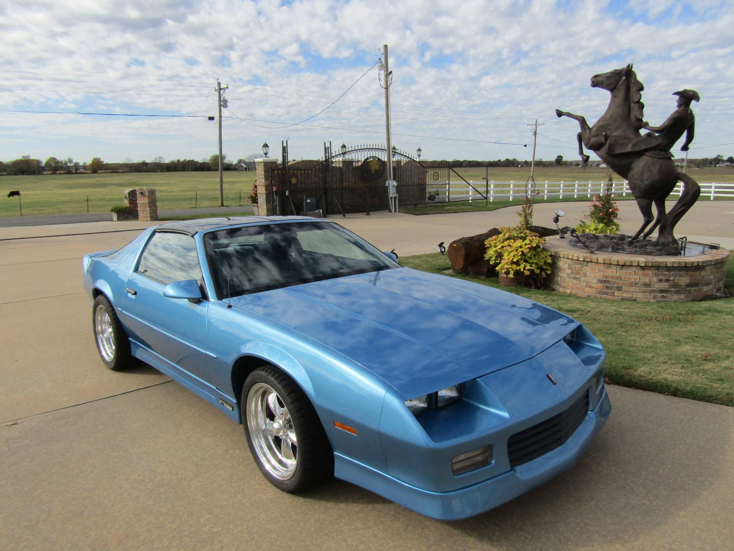 4th Image of a 1989 CHEVROLET CAMARO RS