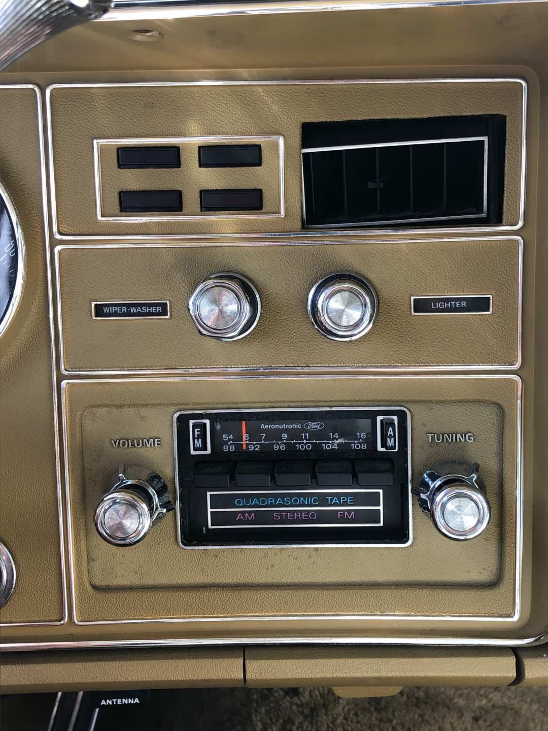11th Image of a 1976 FORD THUNDERBIRD
