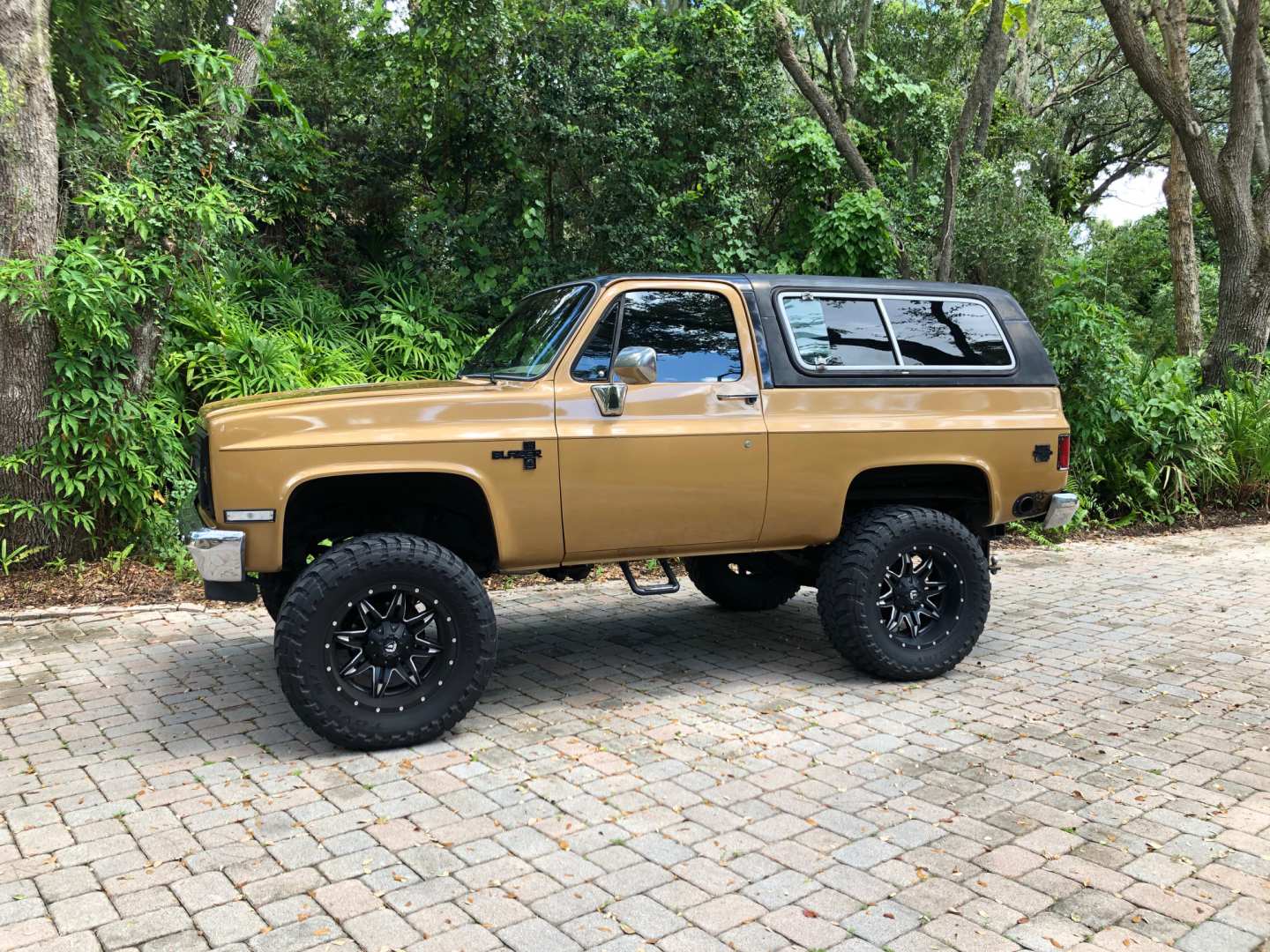 2nd Image of a 1984 CHEVROLET BLAZER SILVERADO