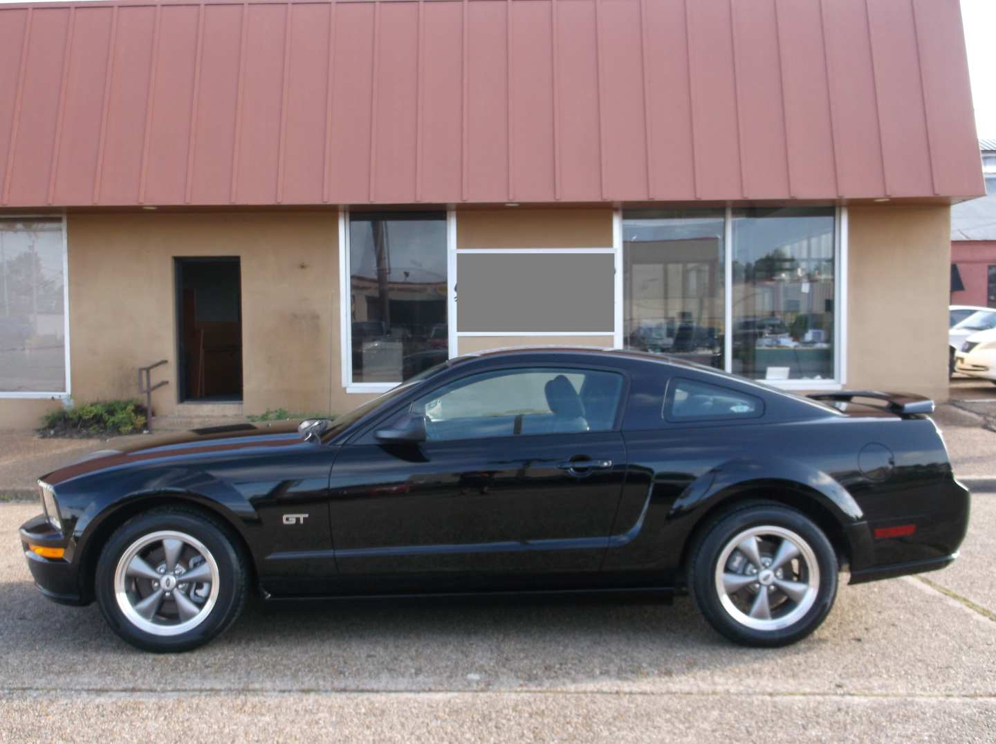 2nd Image of a 2005 FORD MUSTANG GT