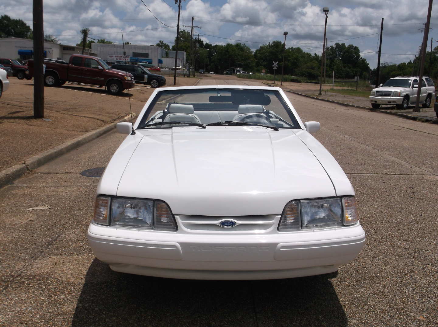 2nd Image of a 1993 FORD MUSTANG LX