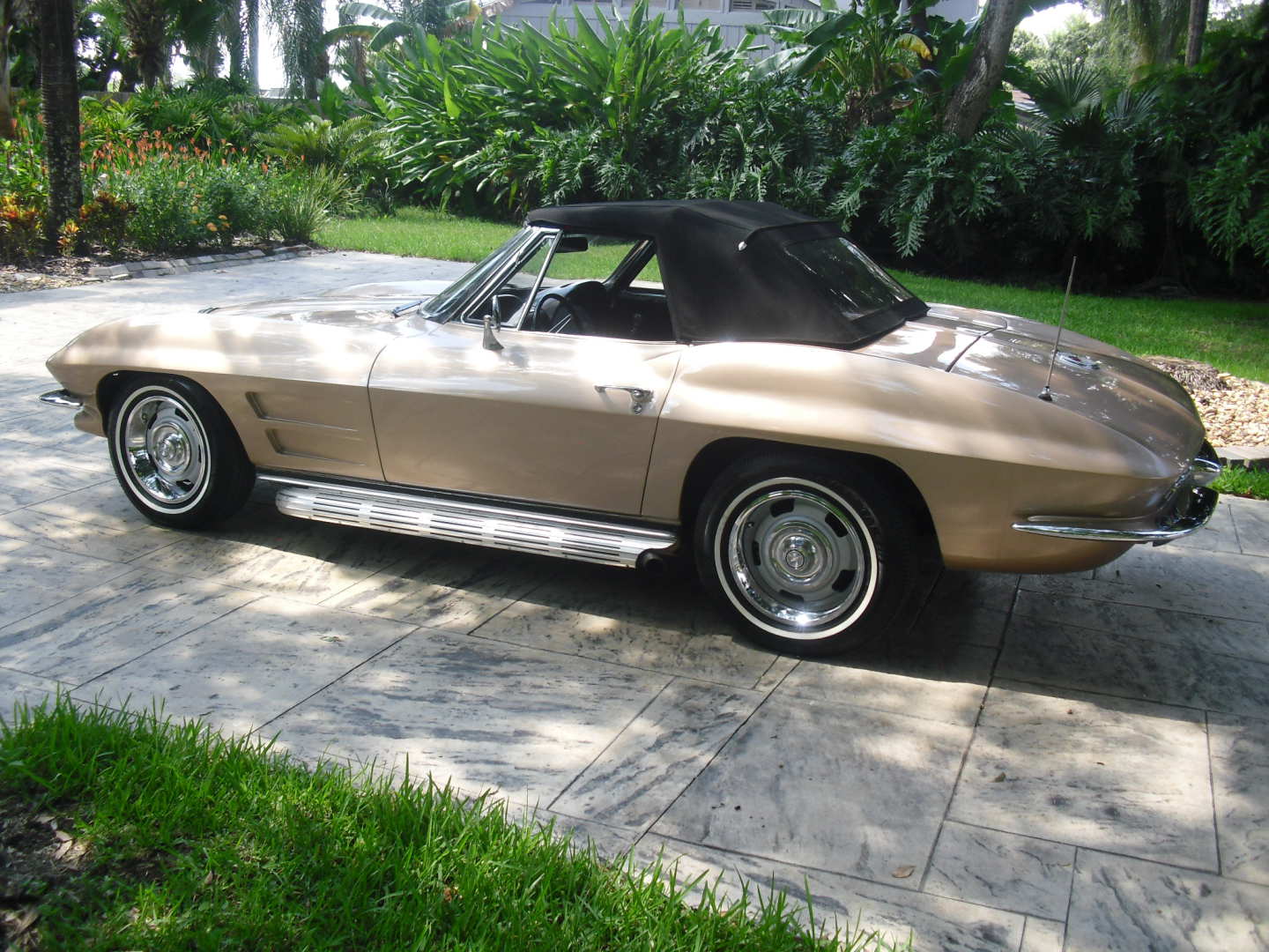 1st Image of a 1963 CHEVROLET CORVETTE