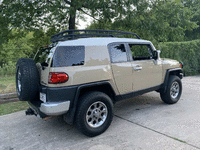 Image 2 of 8 of a 2011 TOYOTA FJ CRUISER