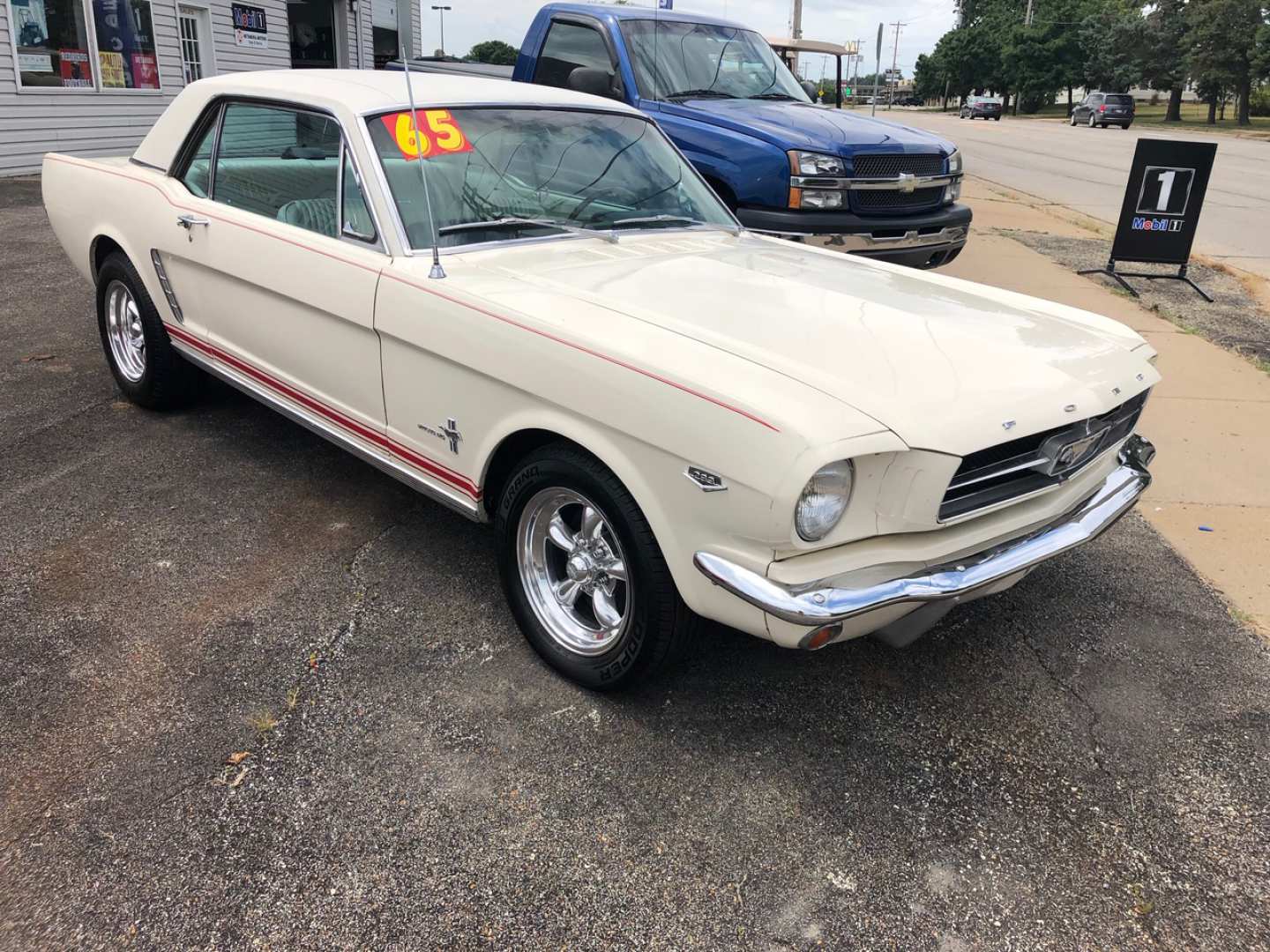 1st Image of a 1965 FORD MUSTANG