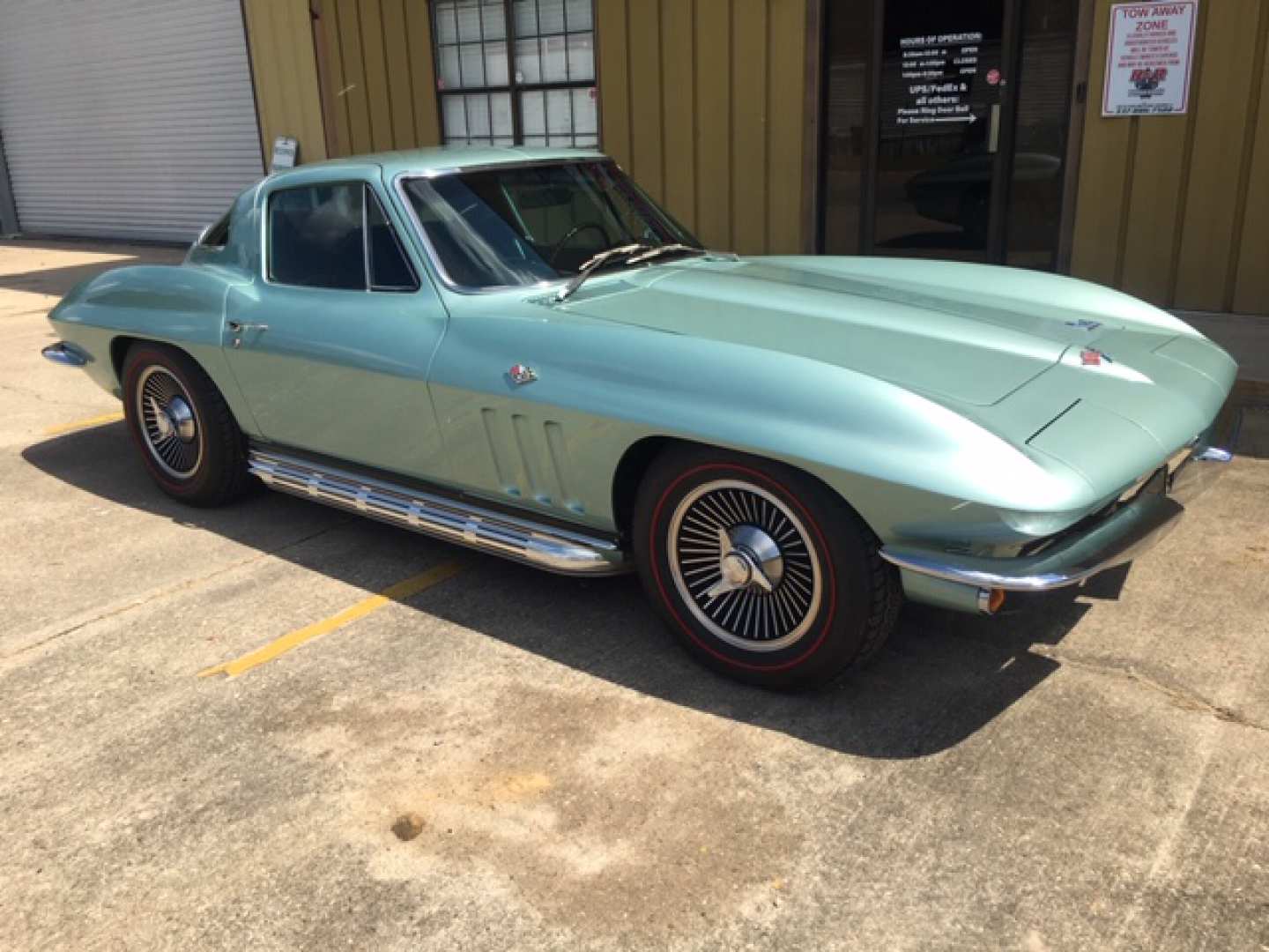 2nd Image of a 1966 CHEVROLET CORVETTE