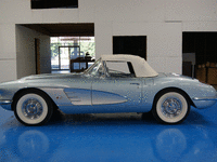 Image 20 of 27 of a 1958 CHEVROLET CORVETTE