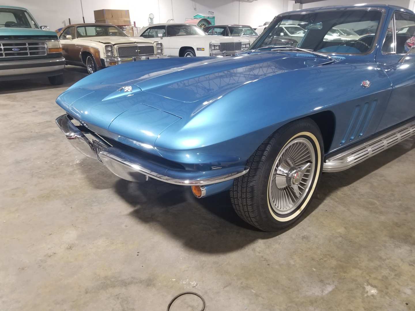 2nd Image of a 1965 CHEVROLET CORVETTE