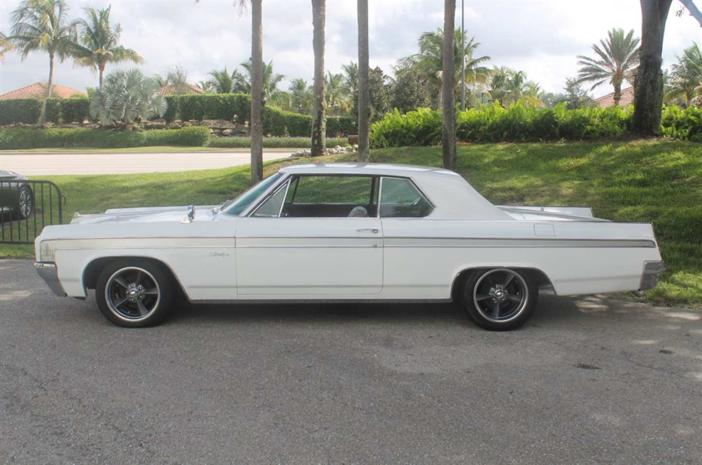 3rd Image of a 1963 OLDSMOBILE STARFIRE