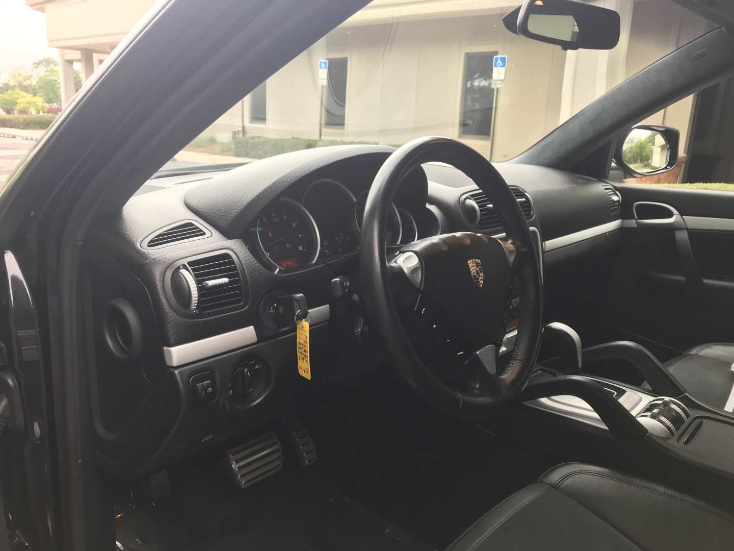 3rd Image of a 2009 PORSCHE CAYENNE GTS