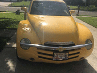 Image 3 of 6 of a 2004 CHEVROLET SSR