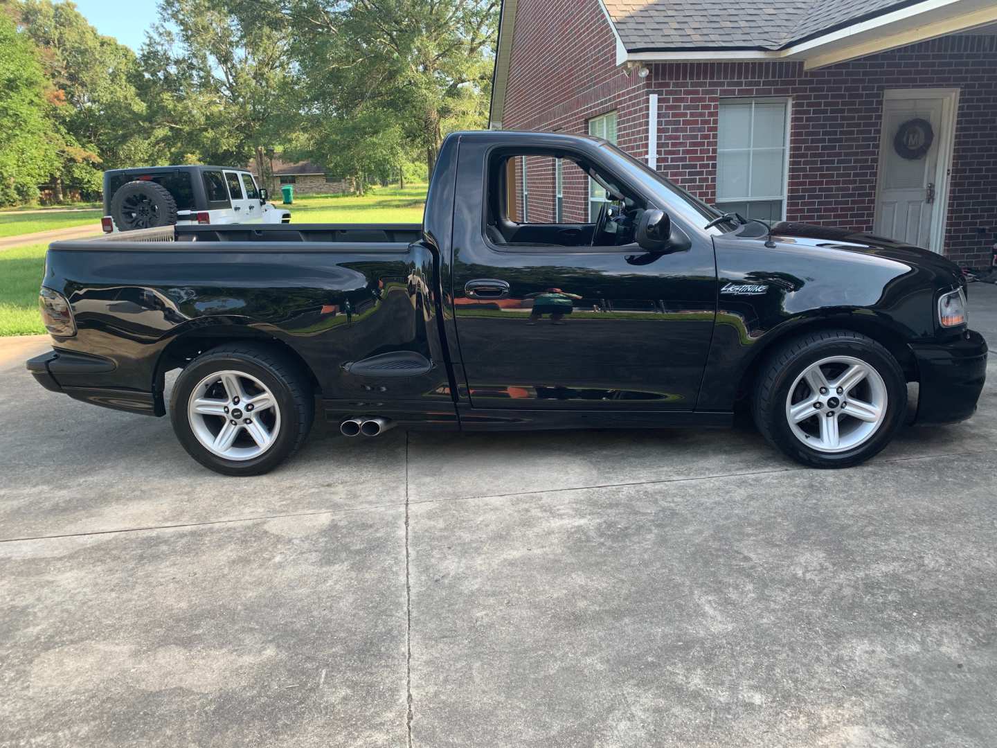 2nd Image of a 2004 FORD LIGHTENING F-150 HERITAGE