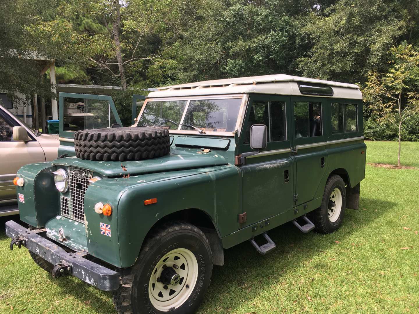 2nd Image of a 1965 LAND ROVER SERIES 11A