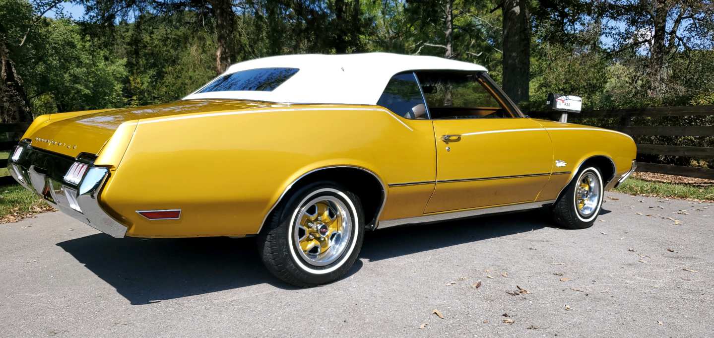 3rd Image of a 1972 OLDSMOBILE CUTLASS