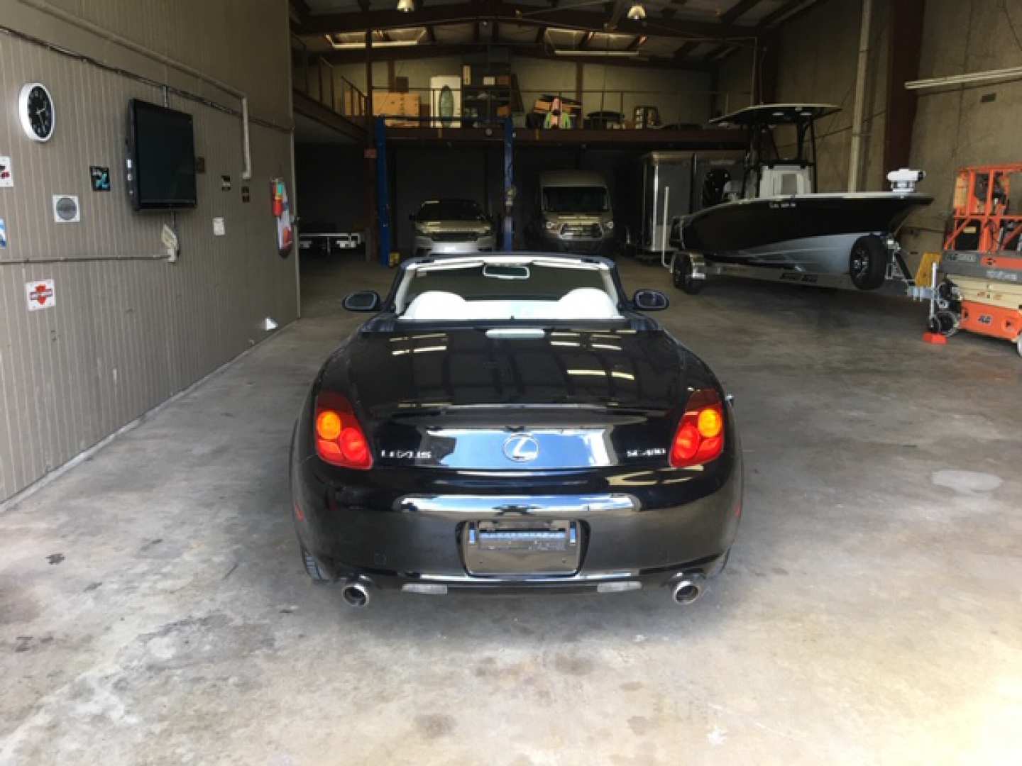 2nd Image of a 2005 LEXUS SC 430