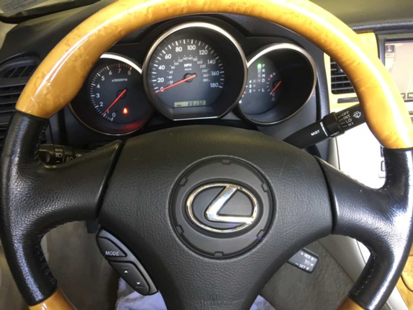 4th Image of a 2005 LEXUS SC 430