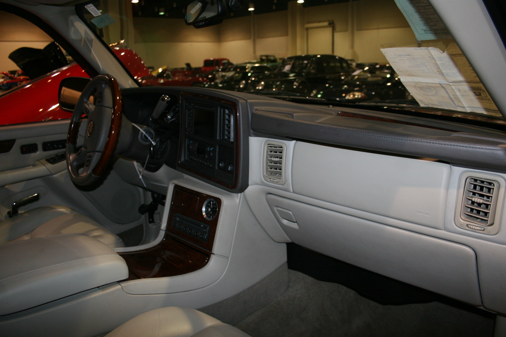 6th Image of a 2005 CADILLAC ESCALADE 1500; LUXURY