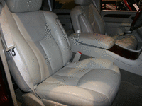 Image 8 of 13 of a 2005 CADILLAC ESCALADE 1500; LUXURY