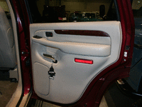 Image 11 of 13 of a 2005 CADILLAC ESCALADE 1500; LUXURY