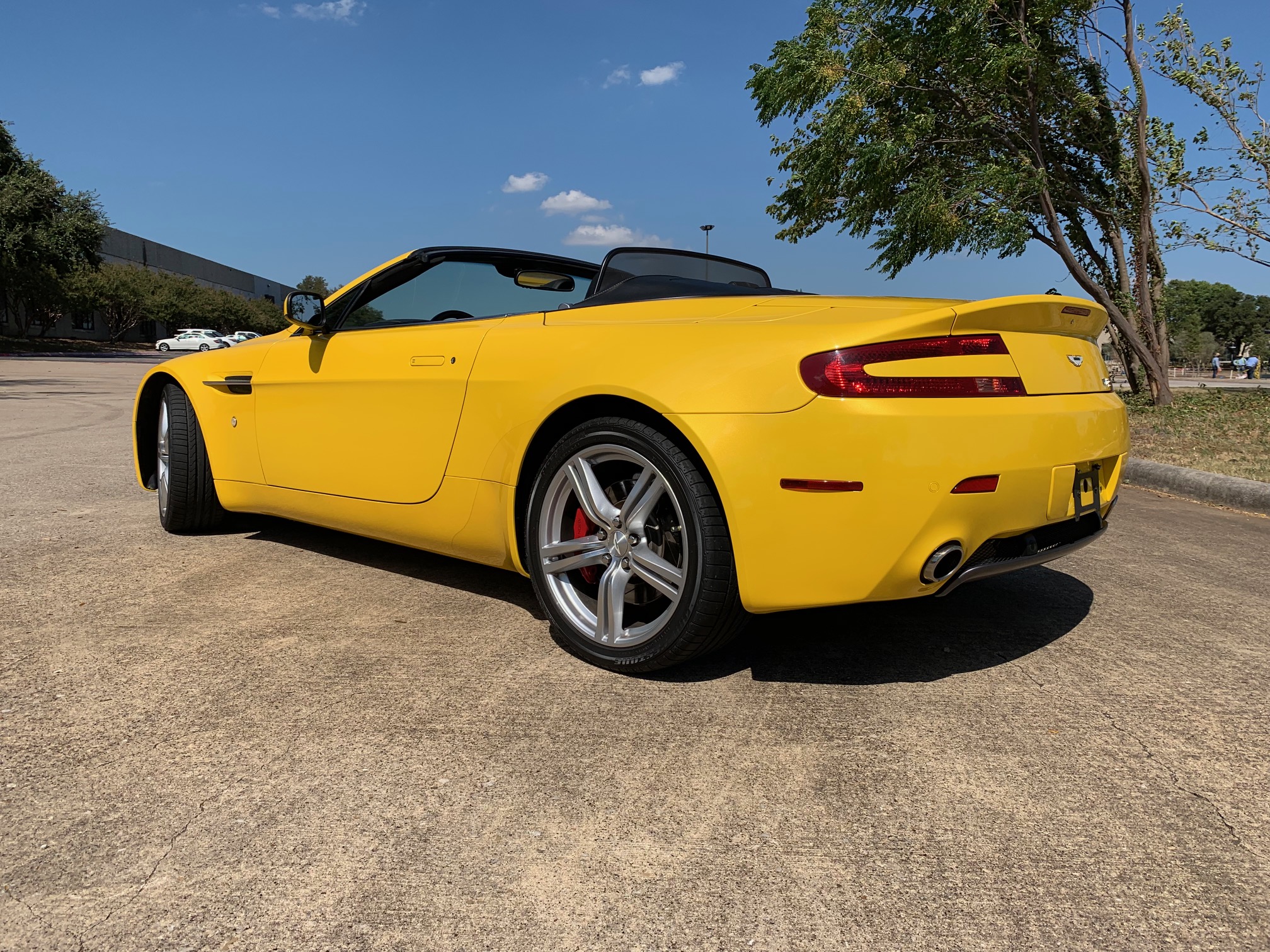 2nd Image of a 2009 ASTON MARTIN VANTAGE ROADSTER