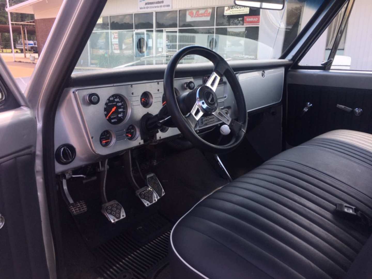 3rd Image of a 1971 CHEVROLET C10