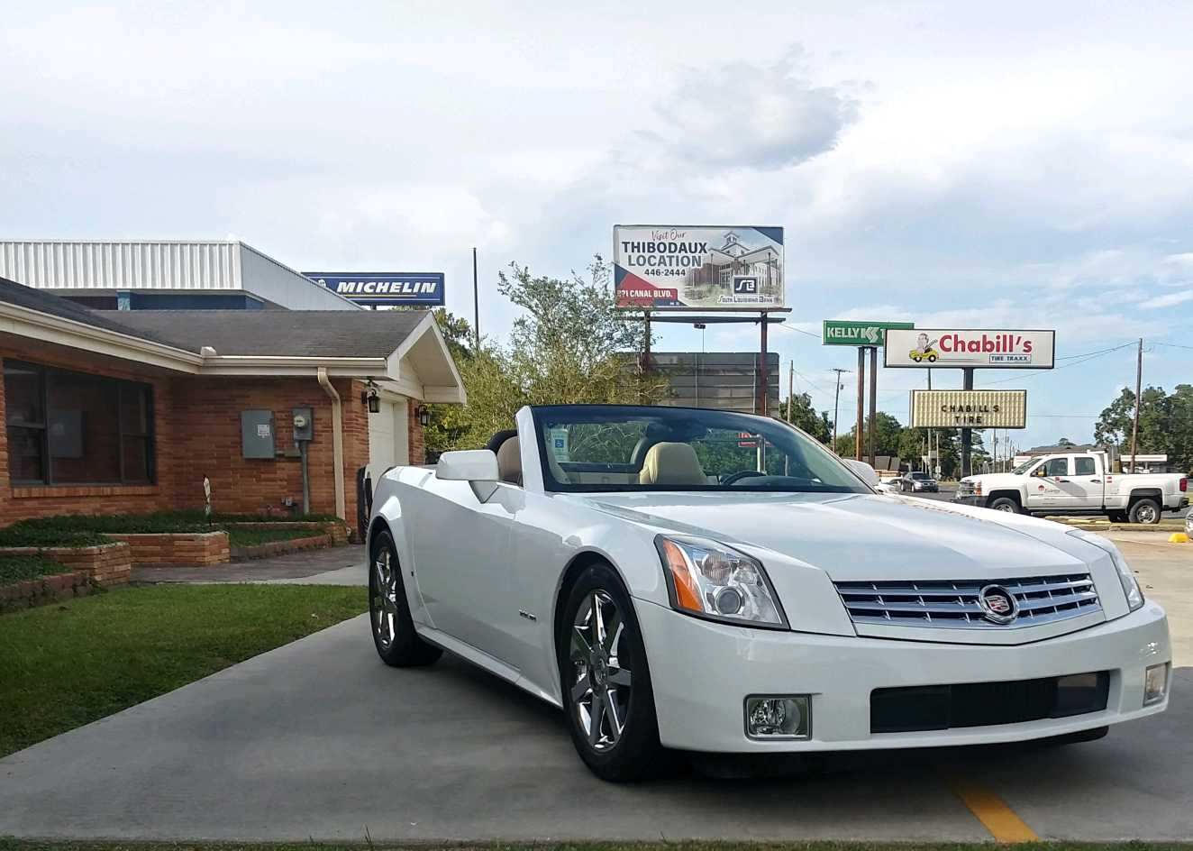2nd Image of a 2008 CADILLAC XLR ROADSTER