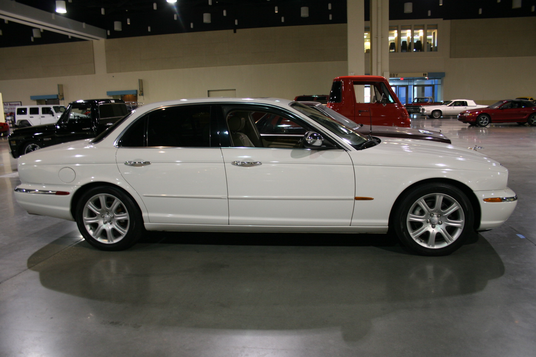 2nd Image of a 2004 JAGUAR XJ SERIES VANDEN PLAS