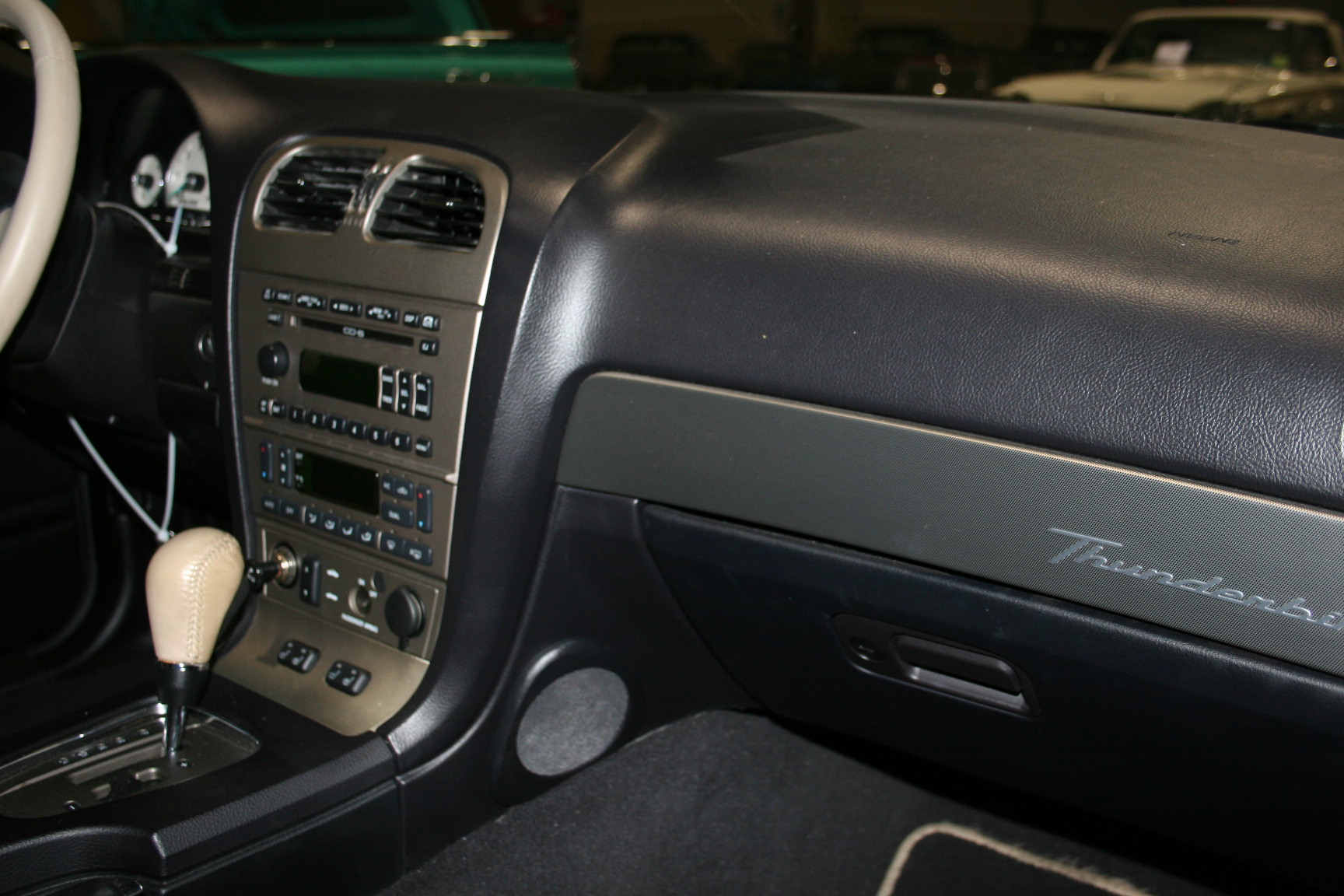 7th Image of a 2005 FORD THUNDERBIRD