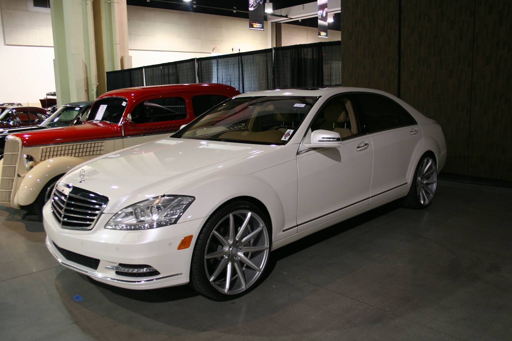 1st Image of a 2011 MERCEDES-BENZ S-CLASS S550