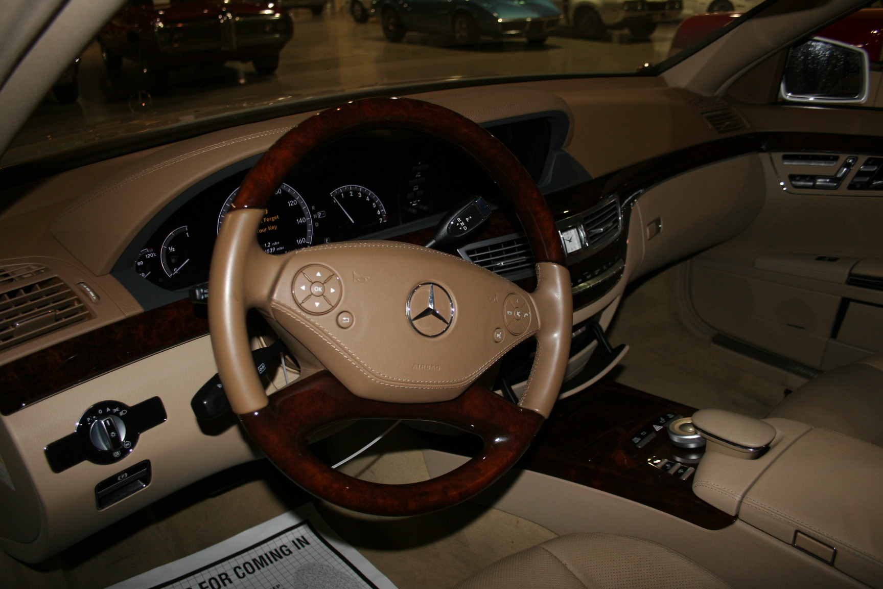 3rd Image of a 2011 MERCEDES-BENZ S-CLASS S550